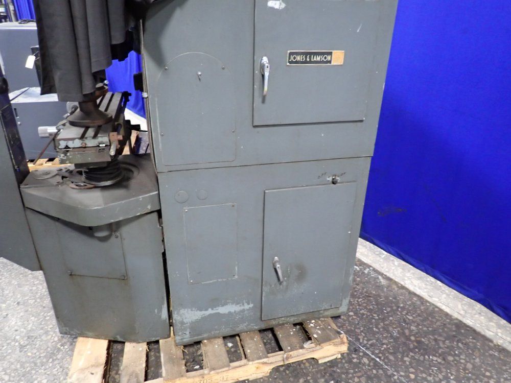 Jones  Lamson  Textron Jones  Lamson  Textron Epic 114 Optical Comparator