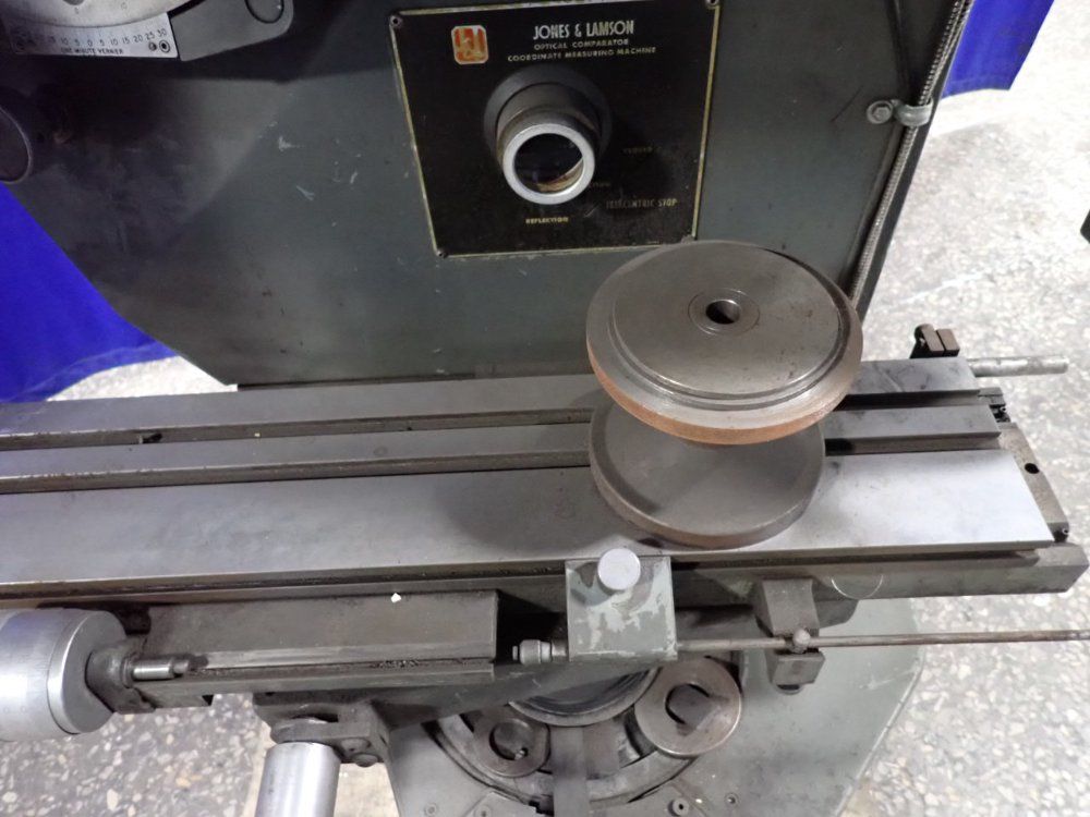 Jones  Lamson  Textron Jones  Lamson  Textron Epic 114 Optical Comparator