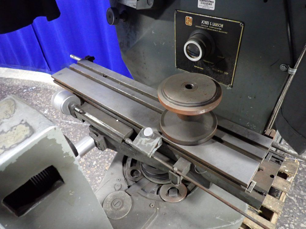 Jones  Lamson  Textron Jones  Lamson  Textron Epic 114 Optical Comparator