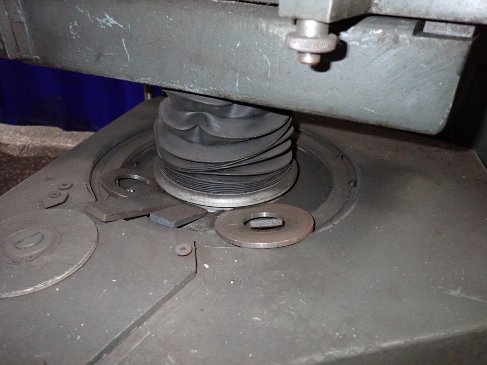 Jones  Lamson  Textron Jones  Lamson  Textron Epic 114 Optical Comparator