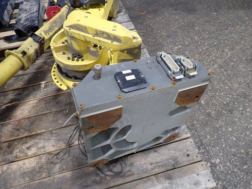 Fanuc  2007 Fanuc M710ic20l Robot System