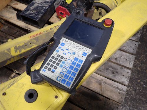 Fanuc  2007 Fanuc M710ic20l Robot System