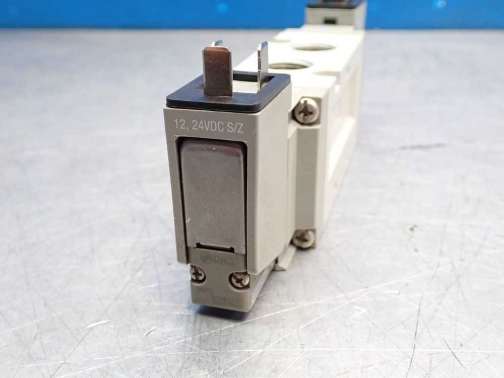 Smc Pneumatics Solenoid Valve - Vf5220-5dz1-03