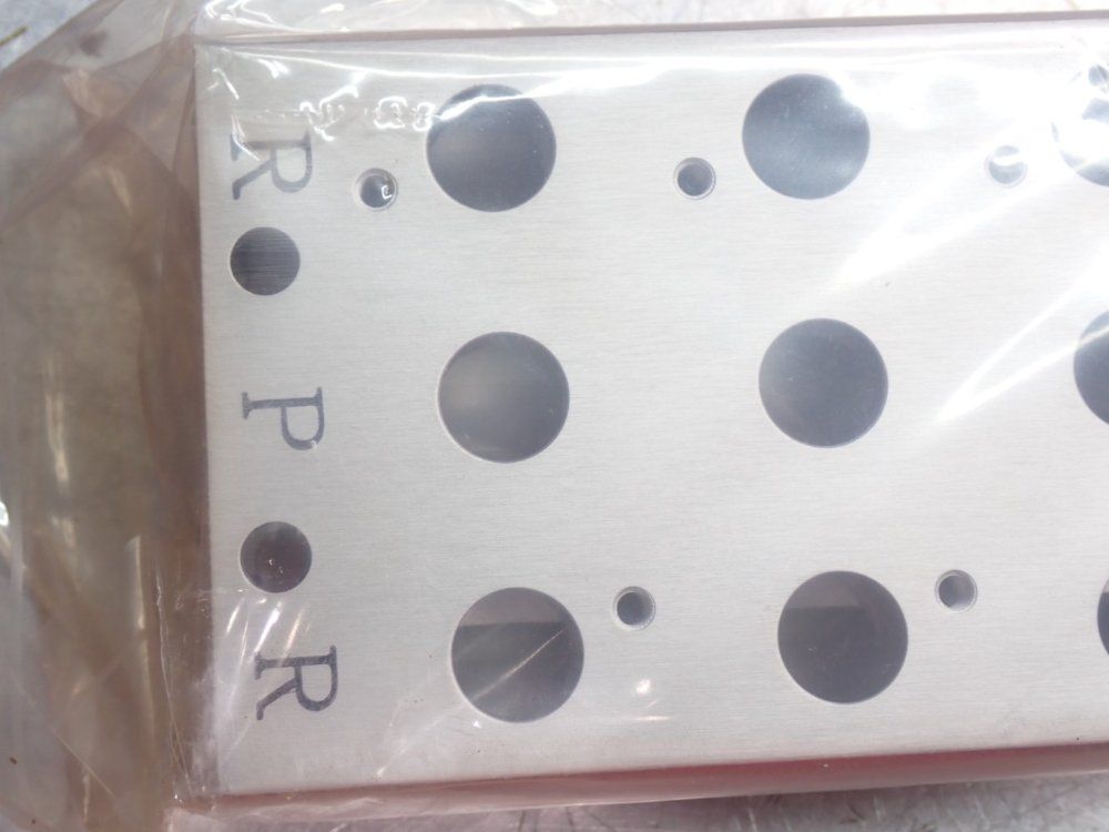 Smc Pneumatics Manifold Valve - Vv5f5-20-101