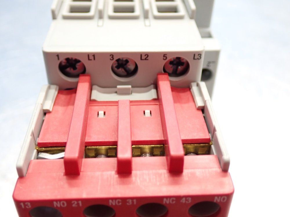 Allen Bradley Safety Contactor - 100s-c30dj23c