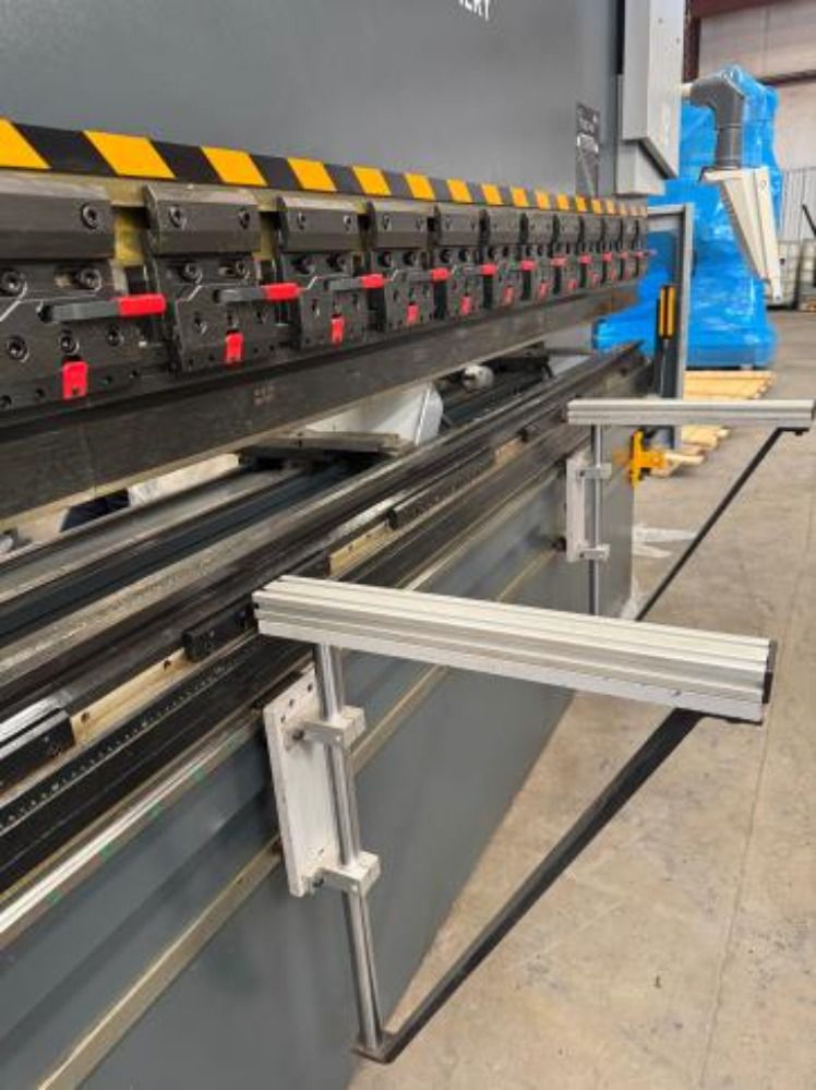 Jayshree Machine Tools 88 Tons Press Brake Y88-10 - Kpbf-832