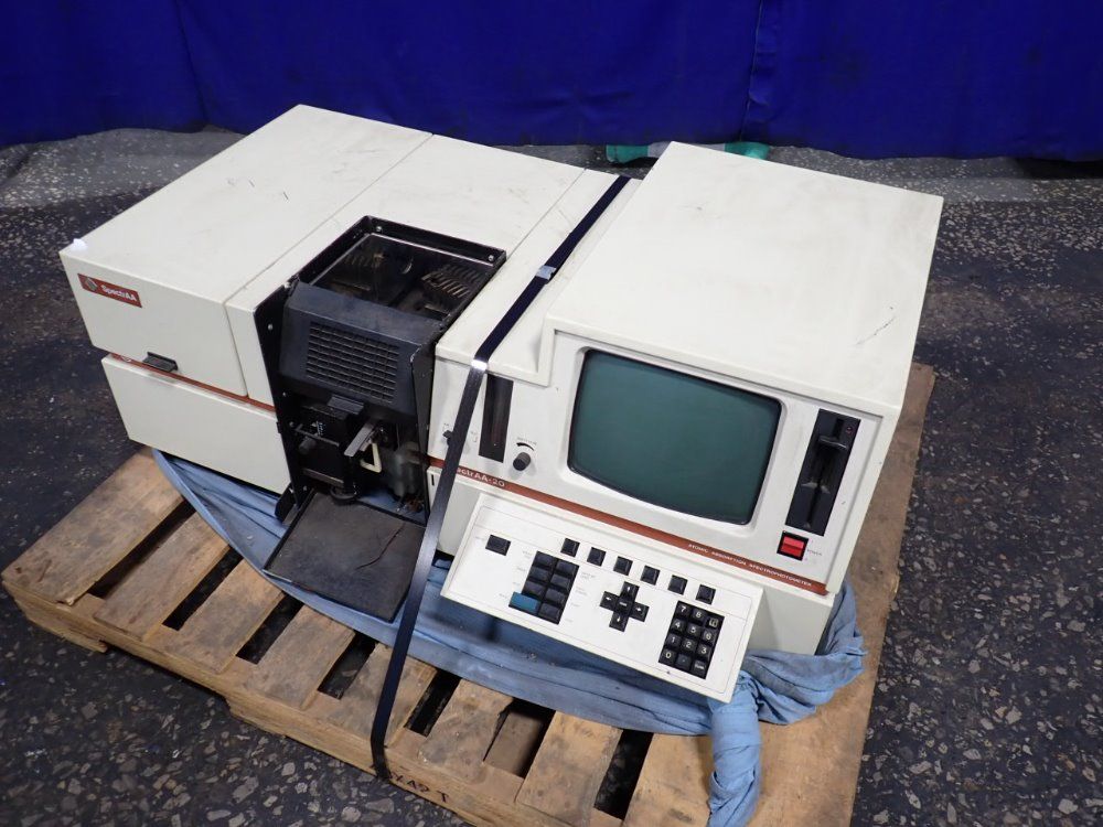 VARIAN SPECTR AA-20 ATOMIC ABSORPTION SPECTROPHOTOMETER