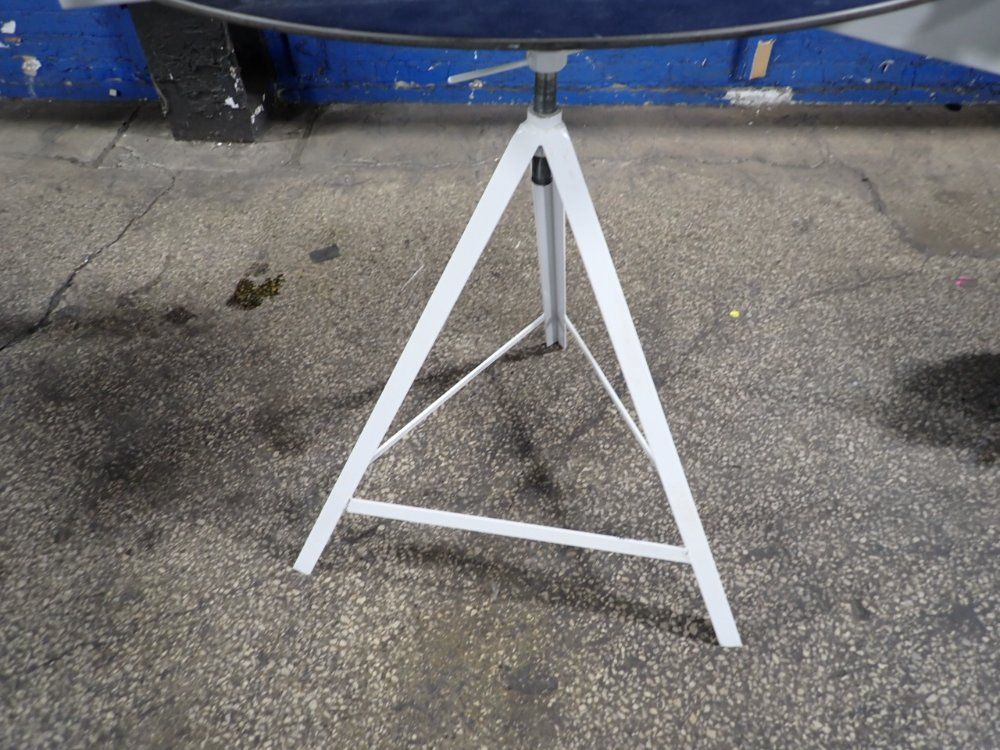 32" Rotary Stand