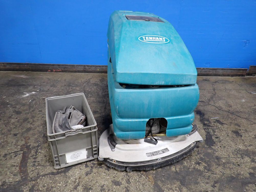 Tennant 36" Floor Scrubber - 5680
