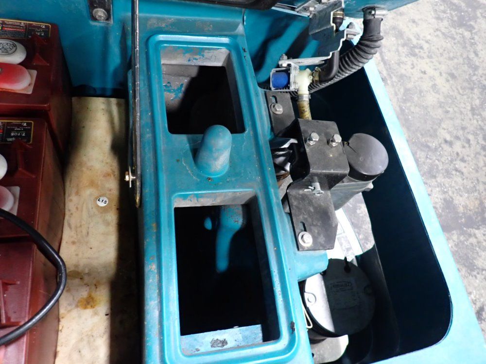 Tennant 36" Floor Scrubber - 5680