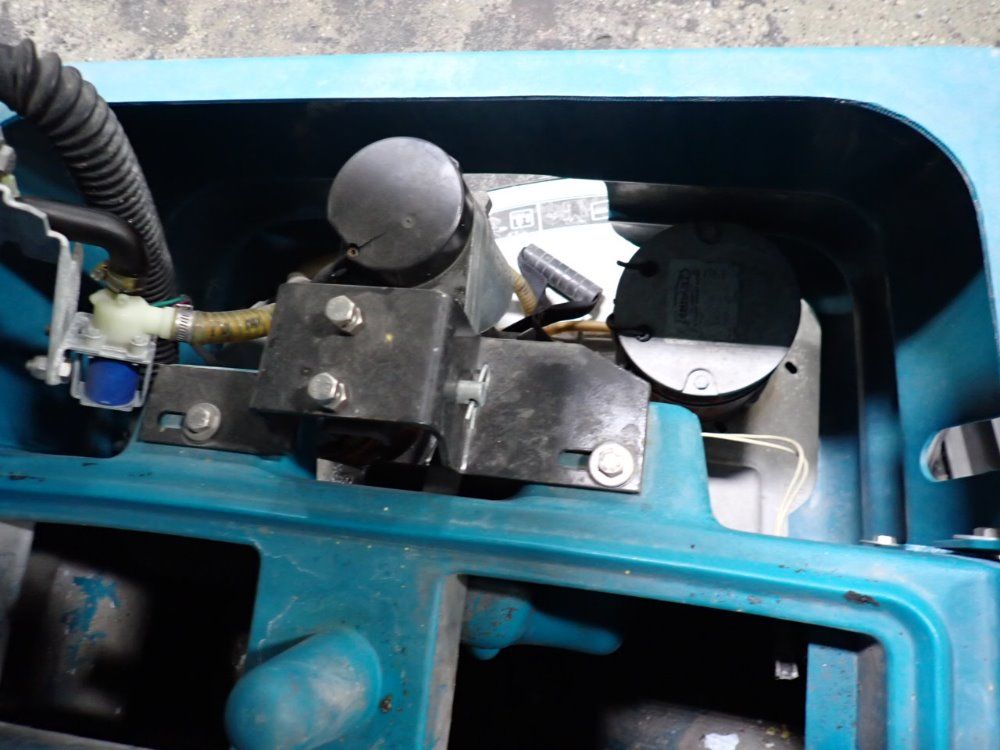 Tennant 36" Floor Scrubber - 5680