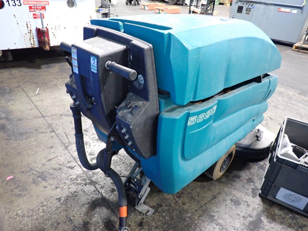 Tennant 36" Floor Scrubber - 5680
