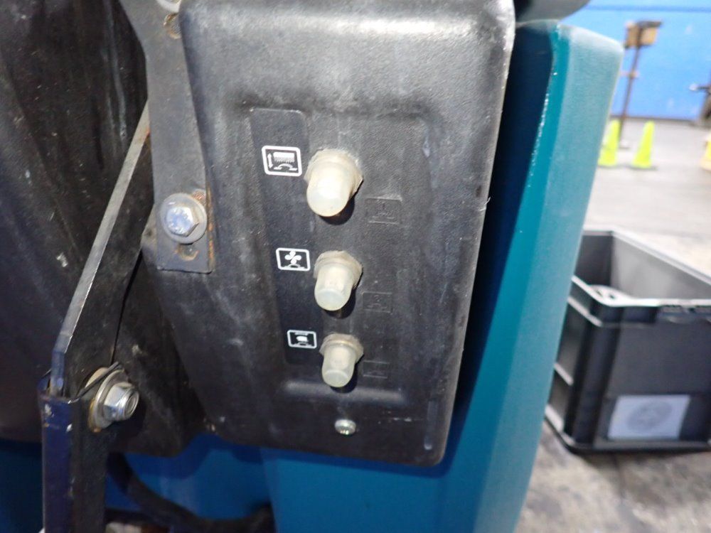 Tennant 36" Floor Scrubber - 5680