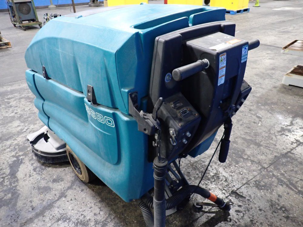 Tennant 36" Floor Scrubber - 5680