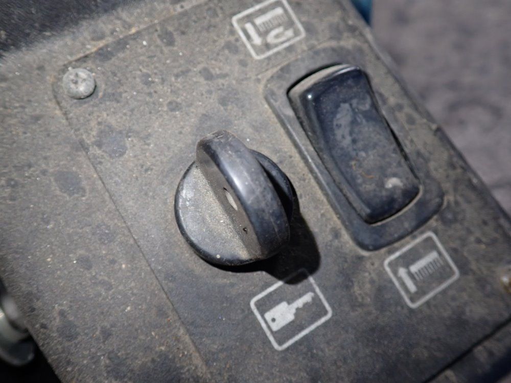 Tennant 36" Floor Scrubber - 5680