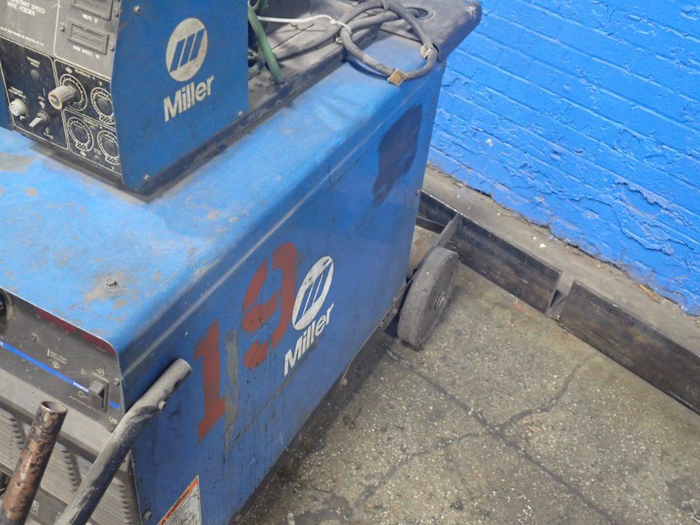 Miller Electric 450 Amps Welder - Deltaweld 452