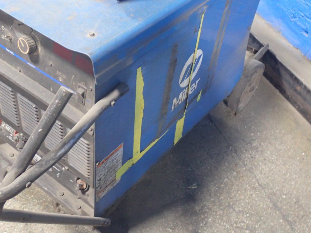 Miller Electric 450 Amps Welder - Deltaweld 452