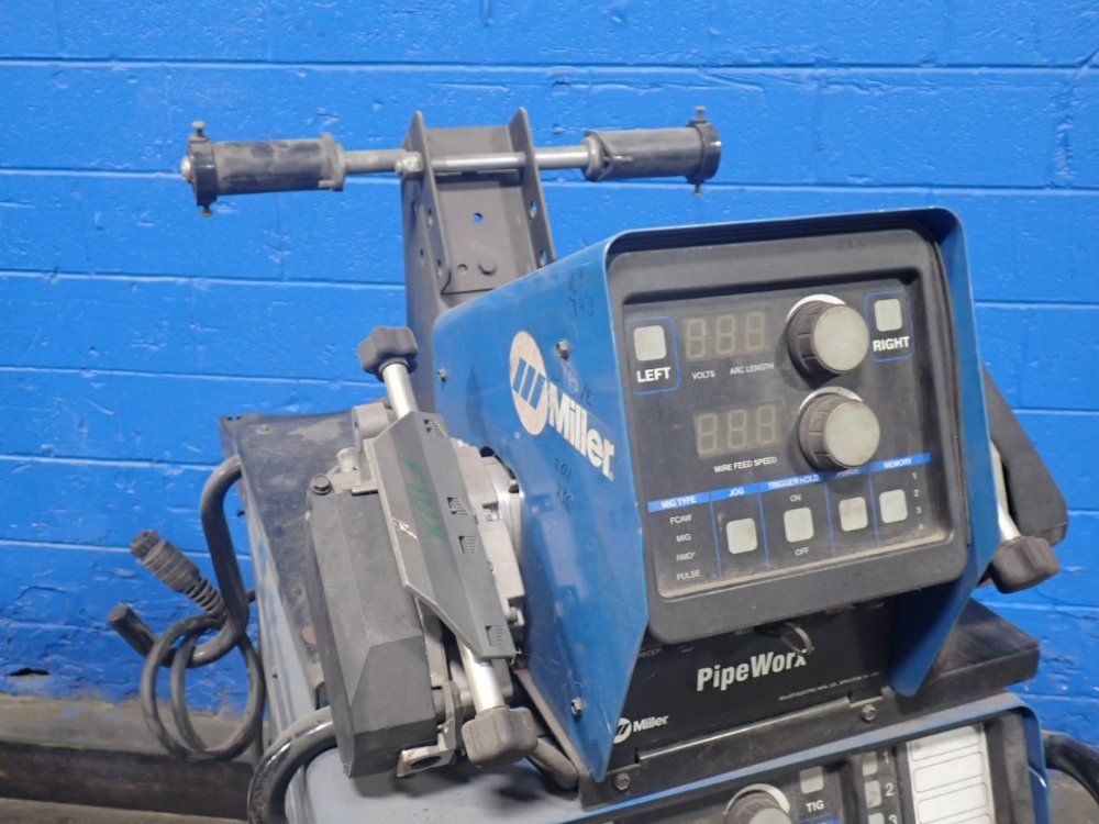 Miller Electric 565 Amps Welder - Pipeworx 400