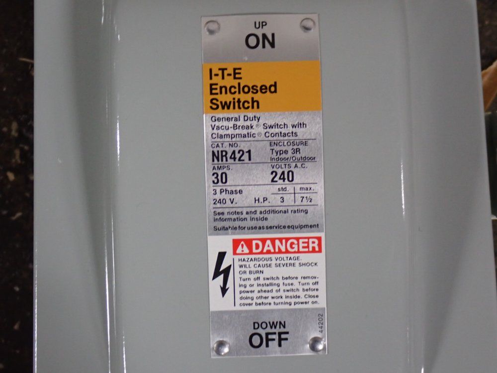 Siemens 30 Amps Enclosed Switch - Nr-421