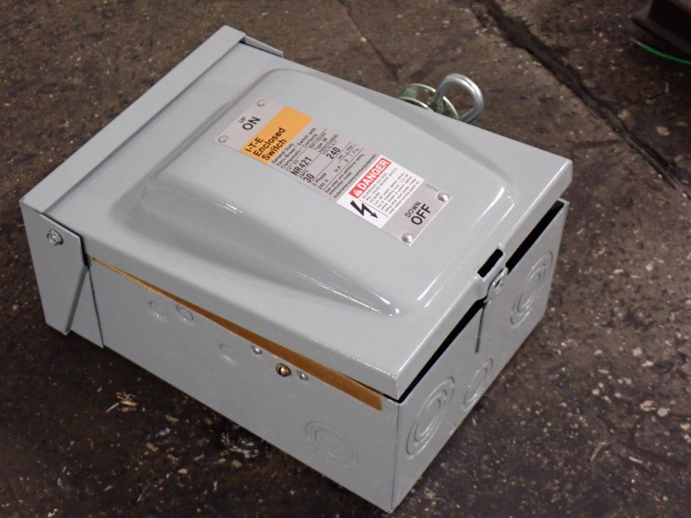 Siemens 30 Amps Enclosed Switch - Nr-421