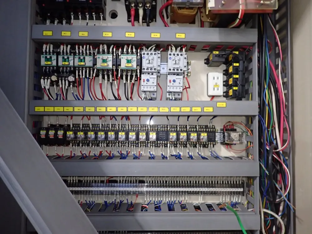 Kia Machine Tool 18" X 36" Cnc Vmc - V35