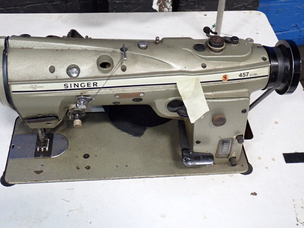 Singer 11" Sewing Machine - 457u135