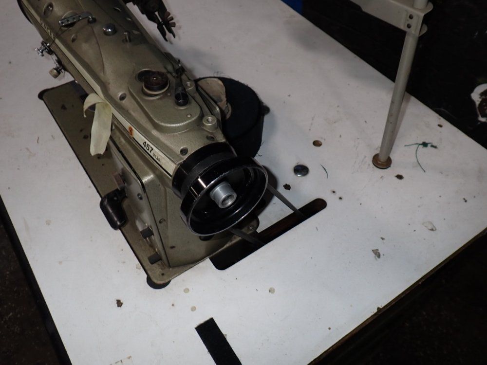 Singer 11" Sewing Machine - 457u135