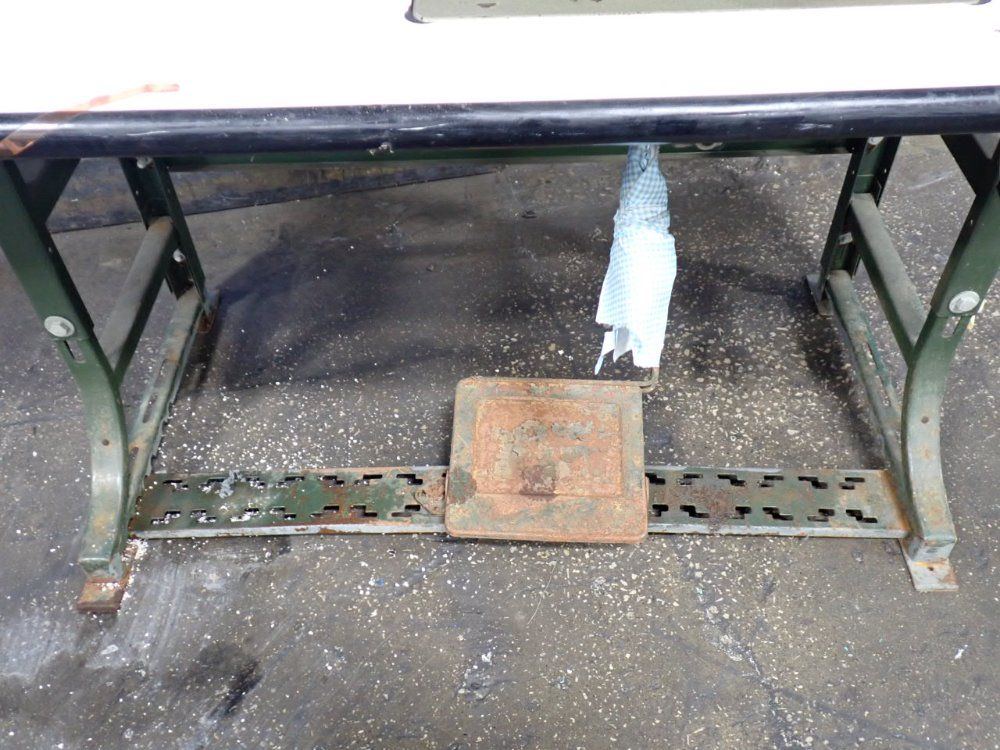 Singer 11" Sewing Machine - 457u135