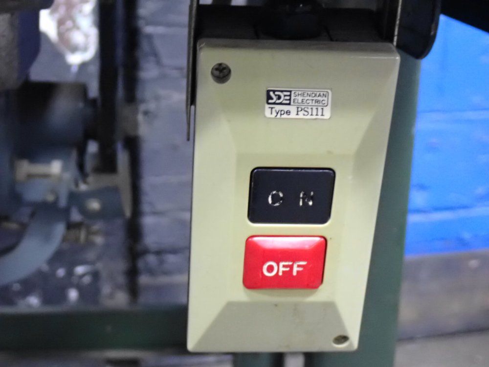 Singer 11" Sewing Machine - 457u135