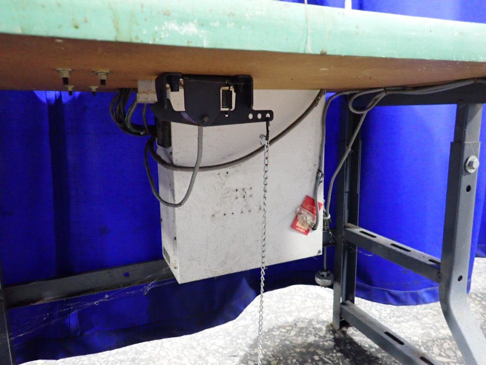 Juki 10" Throat Sewing Machine - Lk-1900