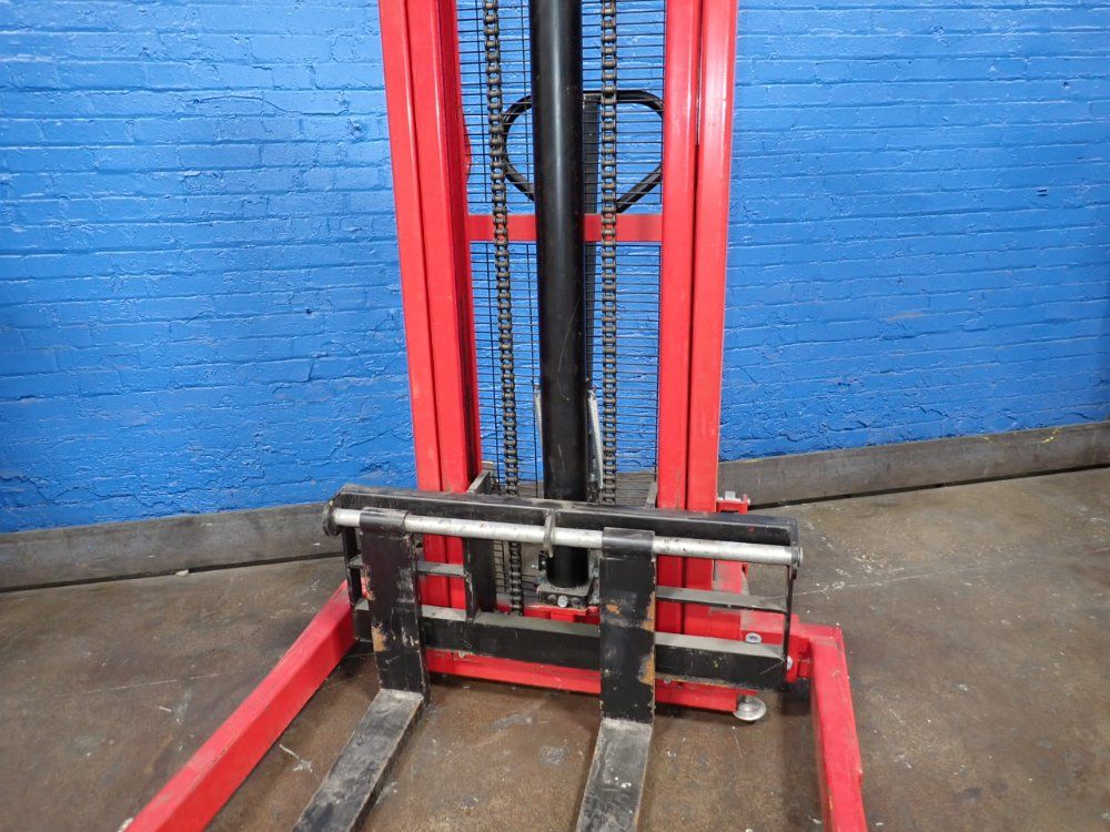 Dayton 2000 Lbs Manual Straddle Lift - 4vmf1