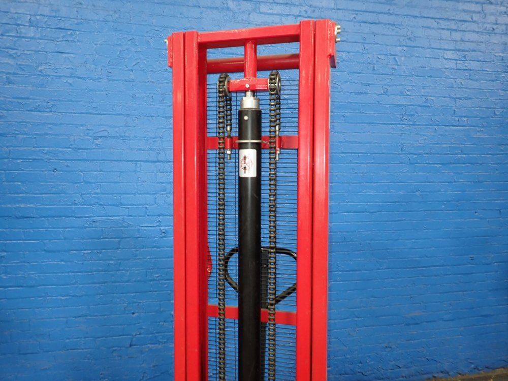 Dayton 2000 Lbs Manual Straddle Lift - 4vmf1