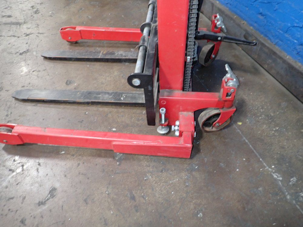 Dayton 2000 Lbs Manual Straddle Lift - 4vmf1