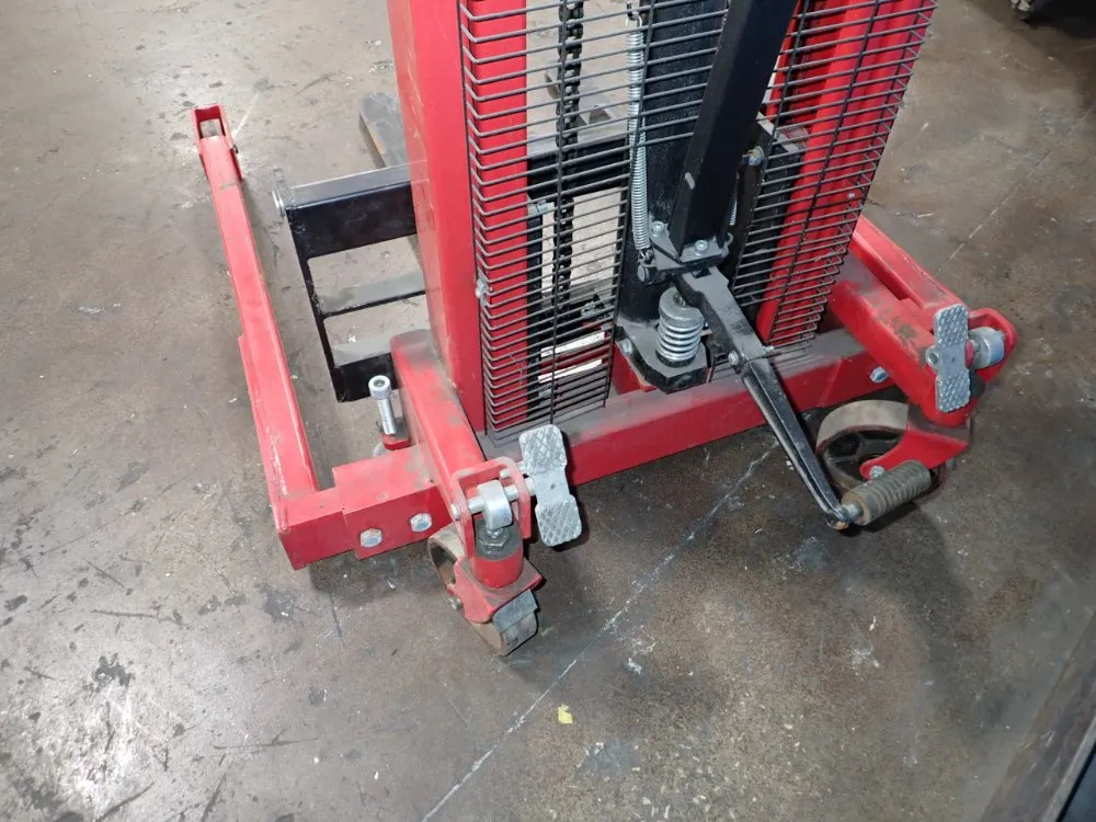 Dayton 2000 Lbs Manual Straddle Lift - 4vmf1
