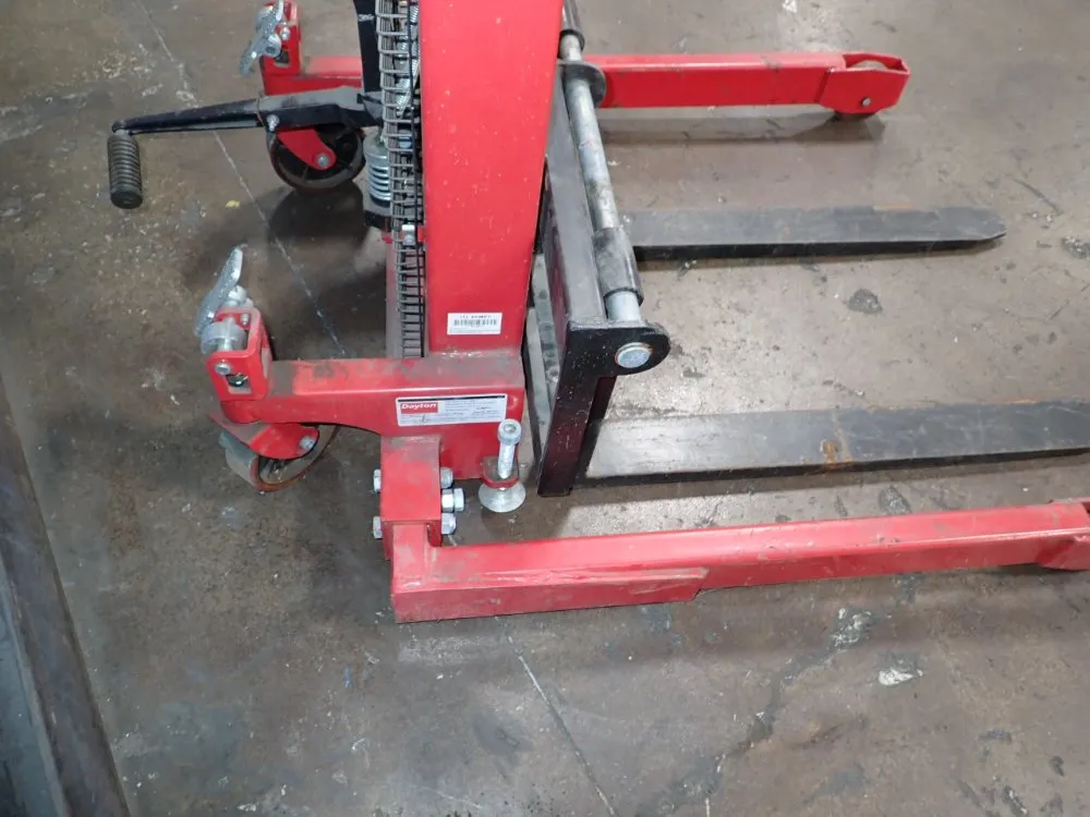 Dayton 2000 Lbs Manual Straddle Lift - 4vmf1