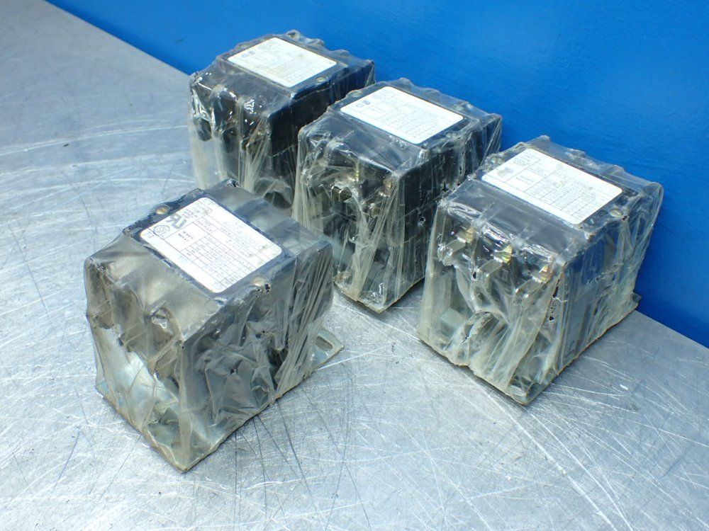 Arrow Hart 4pcs Arrow Hart Contactor Lot (3x)acc330v10 & Acc430v10 - Acc43uv10