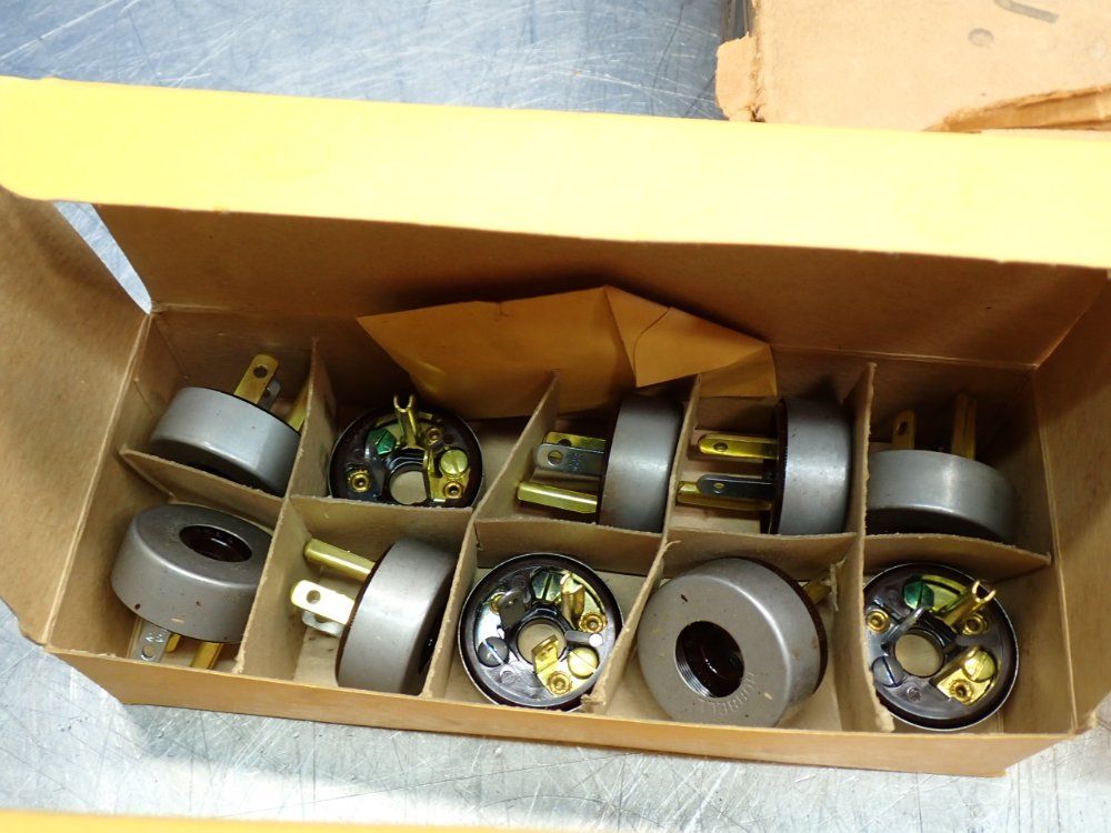Harvey Hubbell 50 Electrical Plug Units - Wg15524