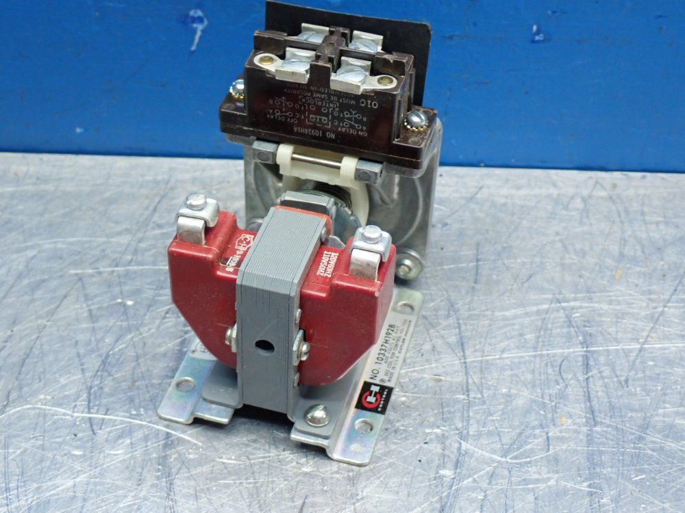 Cutler+hammer Pneumatic Timing Relay - 10337h192b