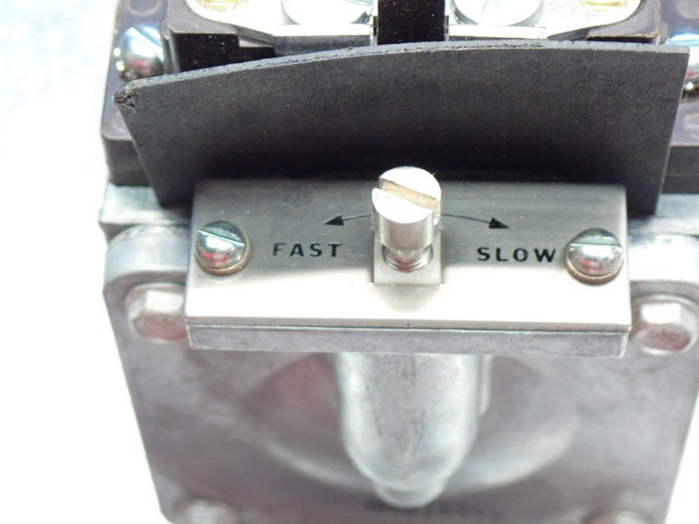 Cutler+hammer Pneumatic Timing Relay - 10337h192b