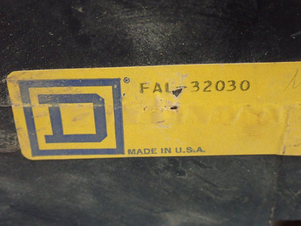Square D Molded Case Circuit Breaker - Fal-32030