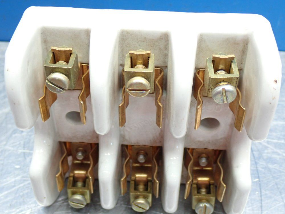Leviton Ceramic Fuse Holder - 8907