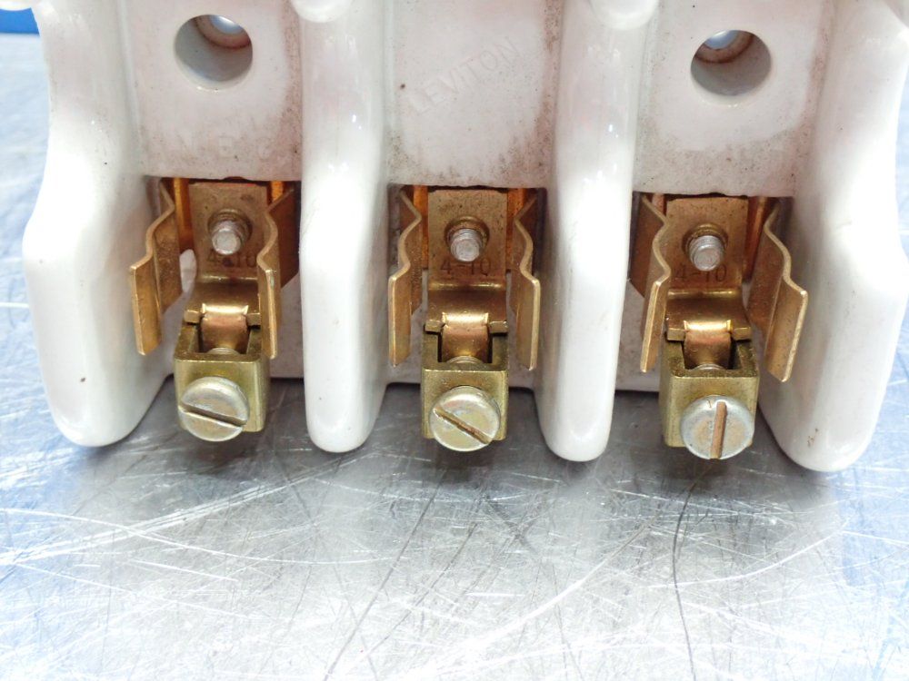 Leviton Ceramic Fuse Holder - 8907