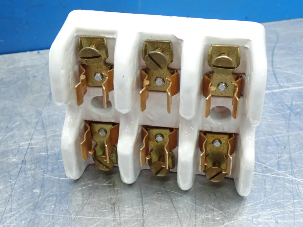 Leviton Ceramic Fuse Holder - 8906