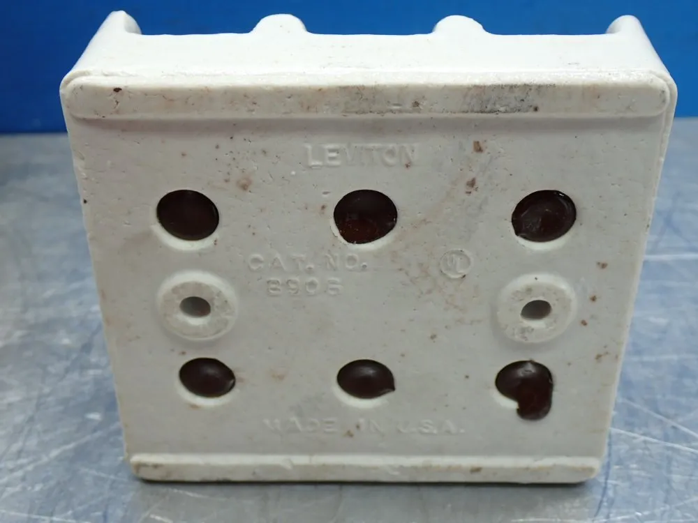 Leviton Ceramic Fuse Holder - 8906