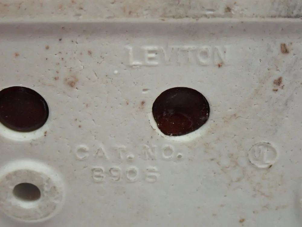 Leviton Ceramic Fuse Holder - 8906