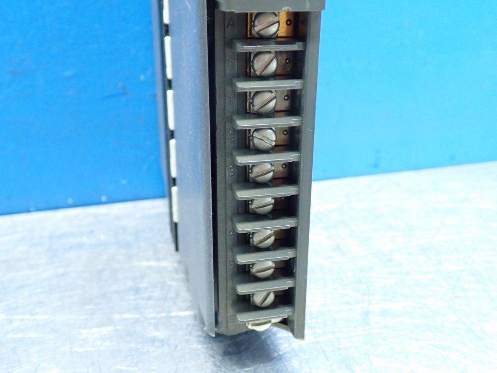 Allen Bradley 8-point Output Module - 1771-ob