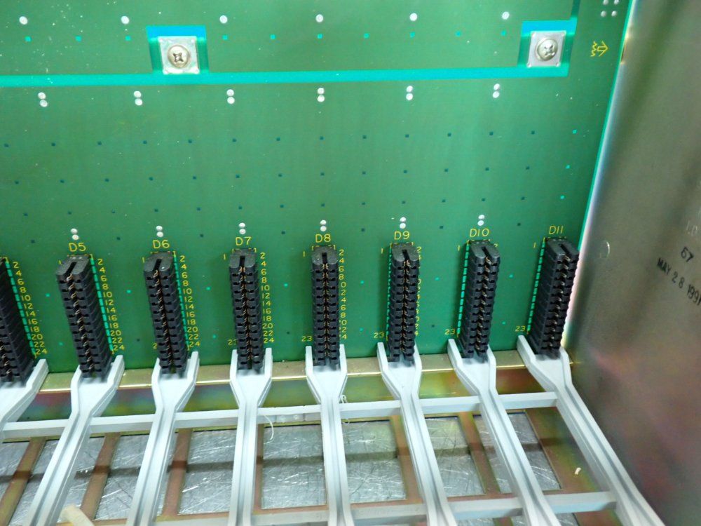 Allen Bradley Universal Input/output Chassis - 1771-a3b1