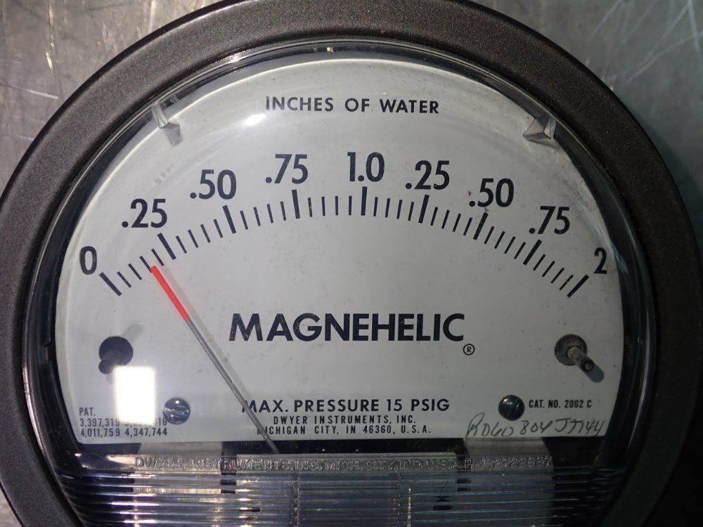 Magnehelic Pressure Gauge - 2002