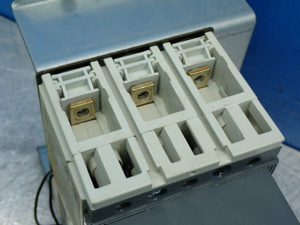 Abb Molded Case Circuit Breaker Tmax-t2h-100 + 703-8325 Disconnect Handle, 2pcs - Tmax-t2h-100