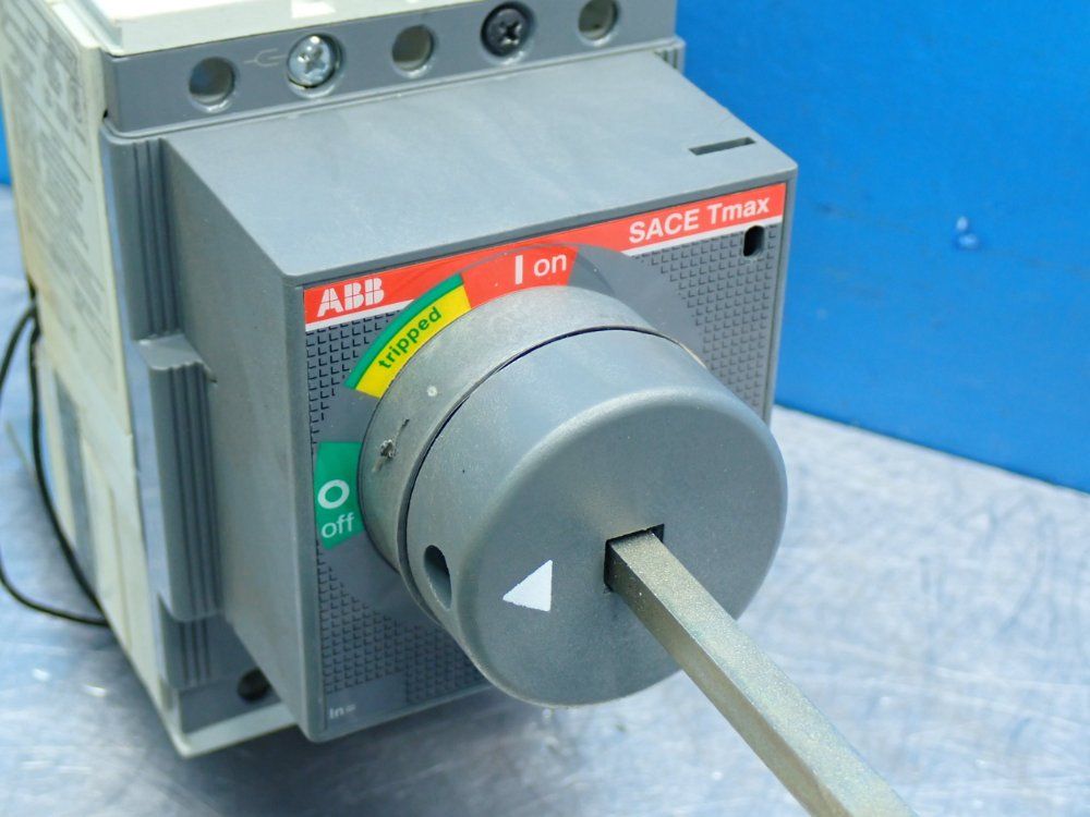 Abb Molded Case Circuit Breaker Tmax-t2h-100 + 703-8325 Disconnect Handle, 2pcs - Tmax-t2h-100